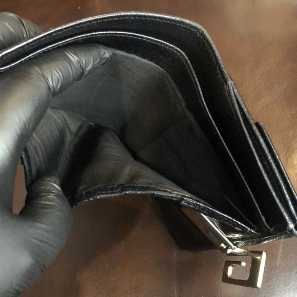 W GUCCI Black Lambskin Bifold Wallet with Silver G  Clasp Vintage - Picture 9 of 17